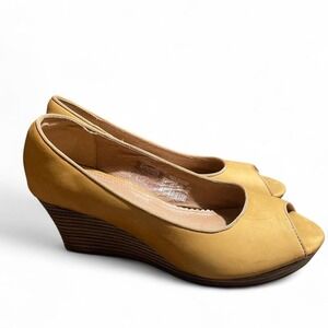 Fossil Vintage Vibe Wedges with peep‎ toe design ✨